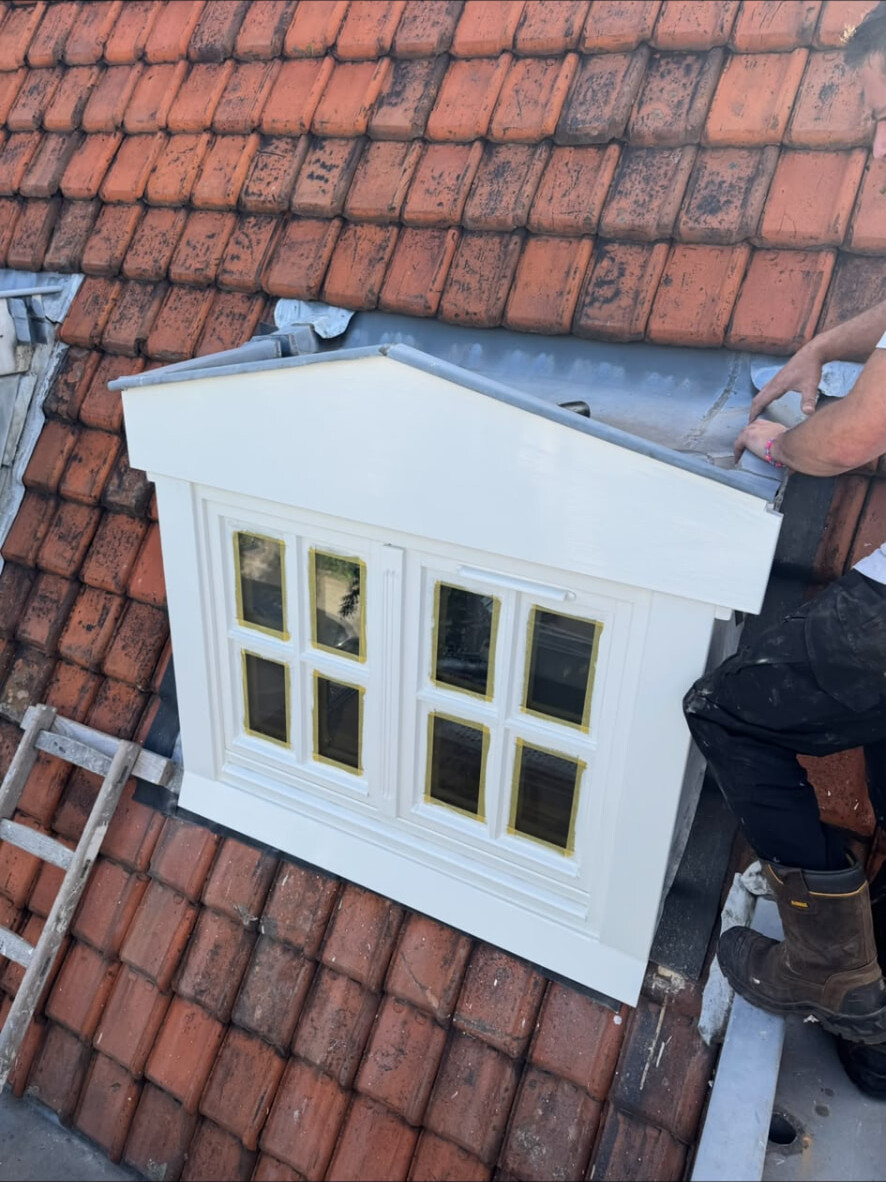 Strak afgewerkt houtwerk aan een dakkapel na houtrotreparatie